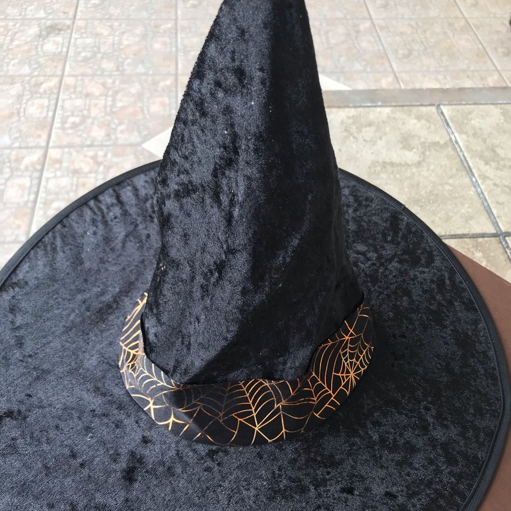Halloween witch hat used for one hour only